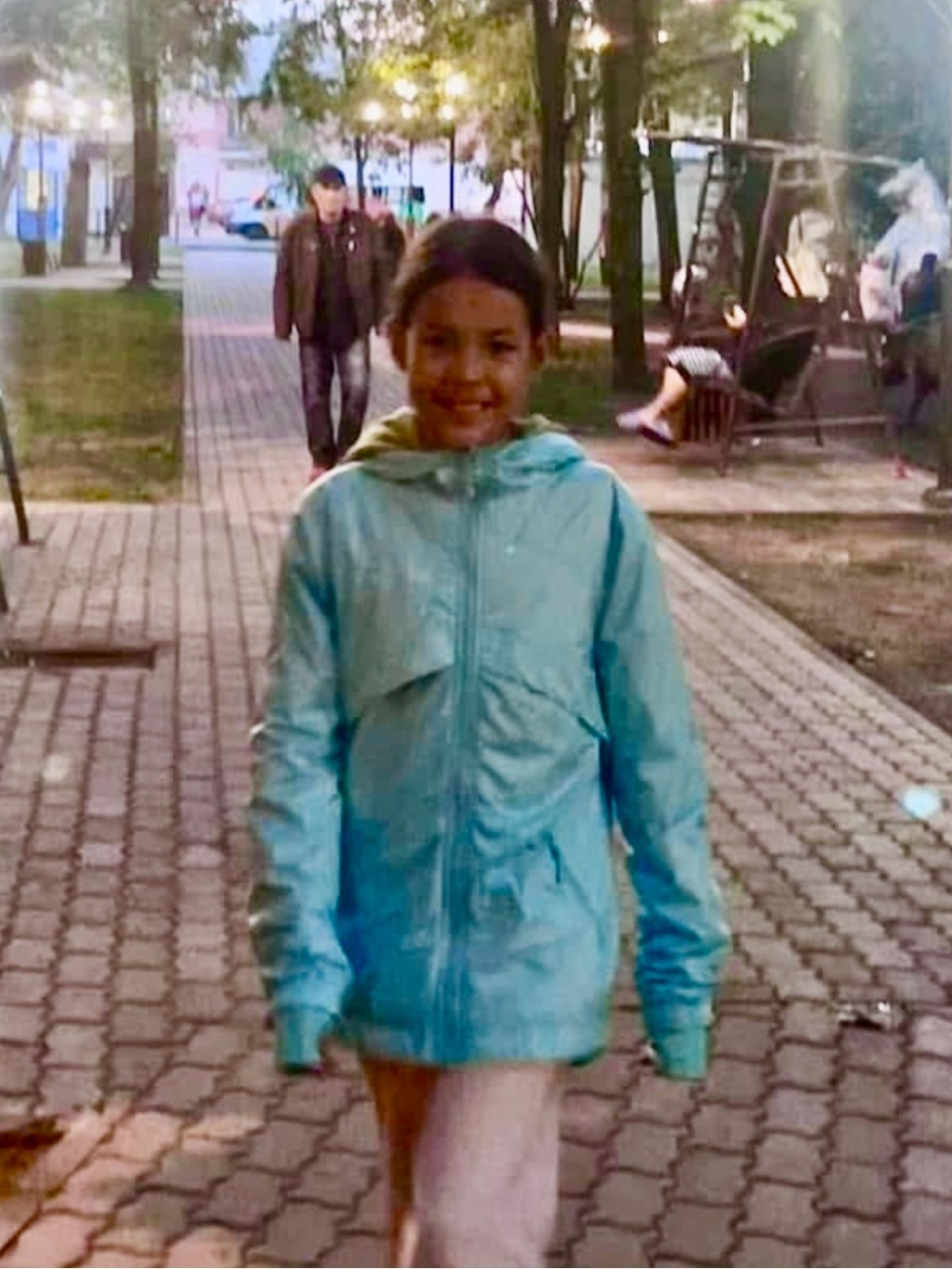 Ivivva (Lululemon for kids) Rain Jacket size14 EUC